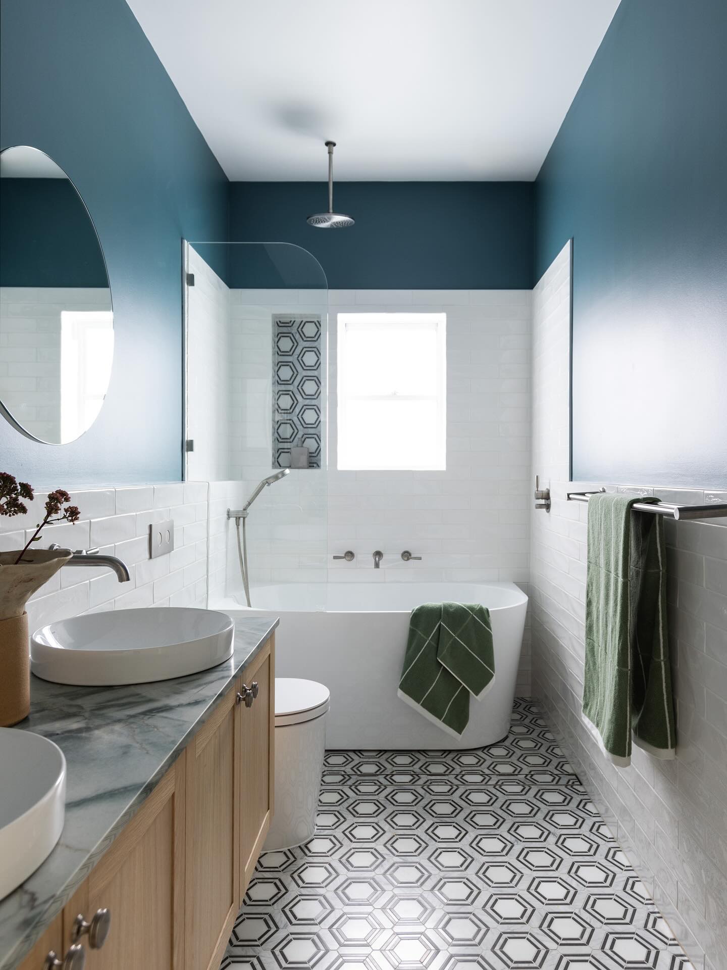 Vancouver Mosaic Carrara, Thassos & Nero Marquina