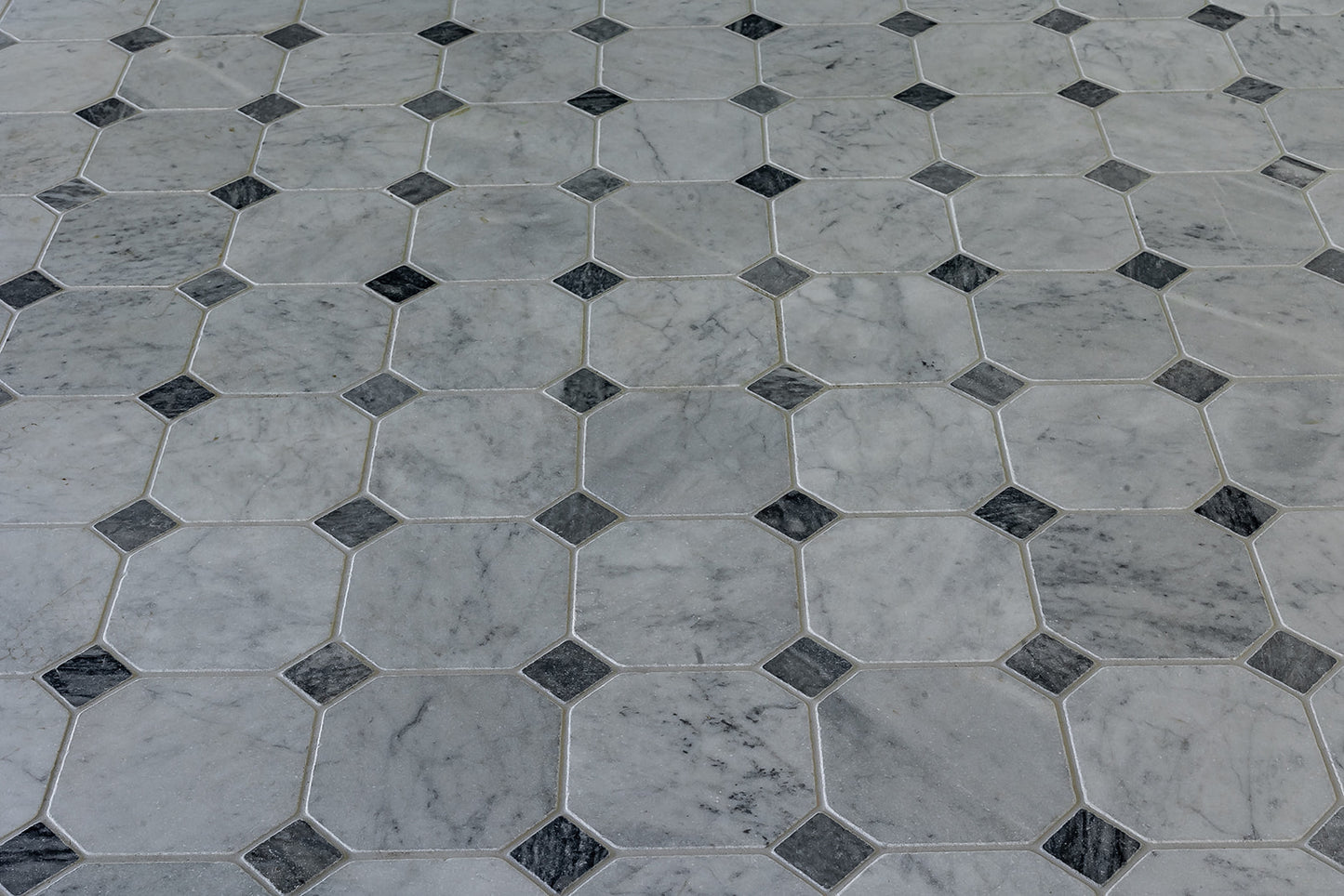Octagonal Dot Nero Marquina Tumbled 45x45mm